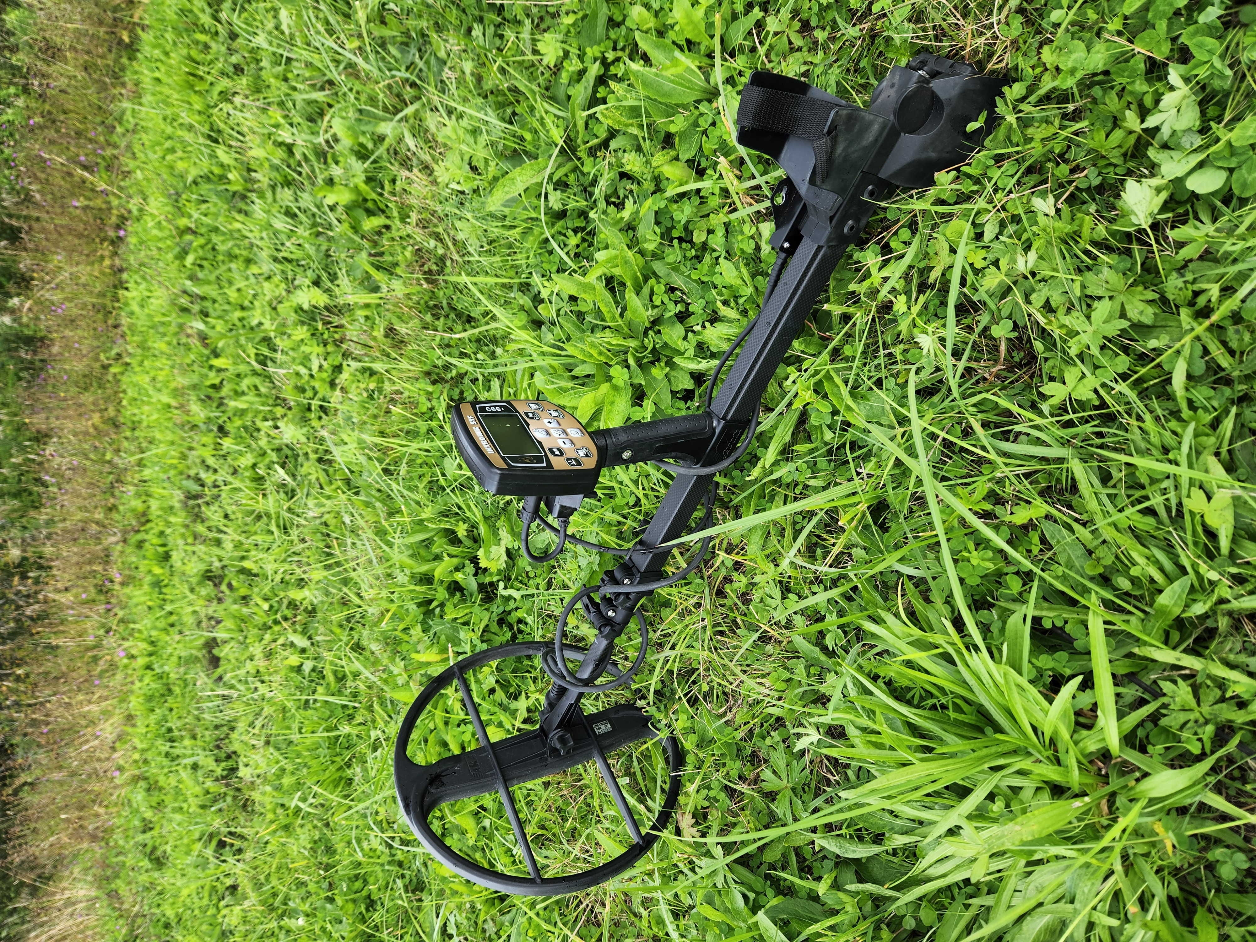 Лучший металлоискатель 2026 года - АКА Интроник СТФ на телескопе