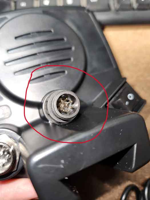 Разъем для кабеля на блоке Интроника